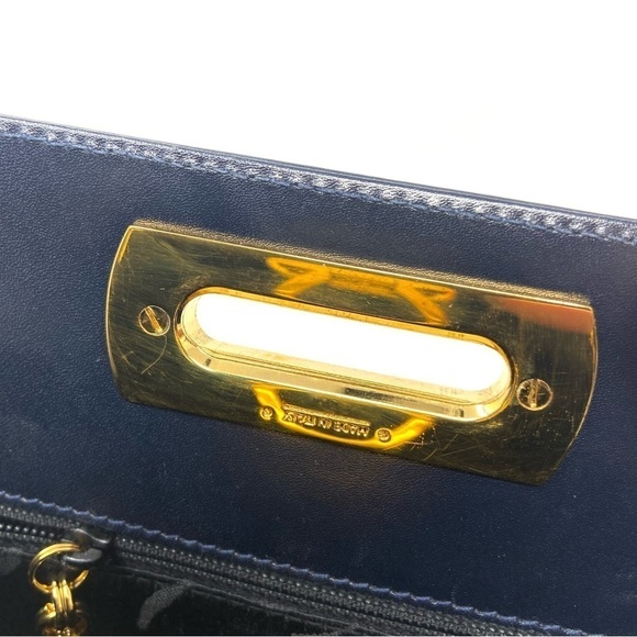 Salvatore Ferragamo Gancini Black Leather Shoulder Bag – Iconic Gold Logo - Picture 12 of 12